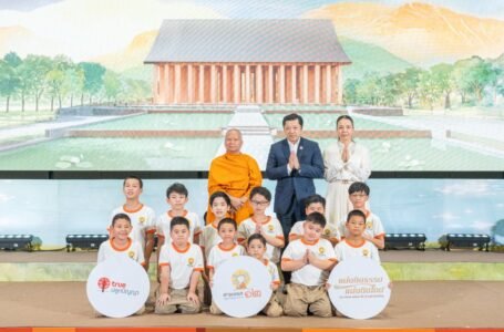 เครือซีพีและทรู คอร์ปอเรชั่น นำ 12 เยาวชนก้าวสู่ห้องเรียนธรรมะเรียลลิตี
